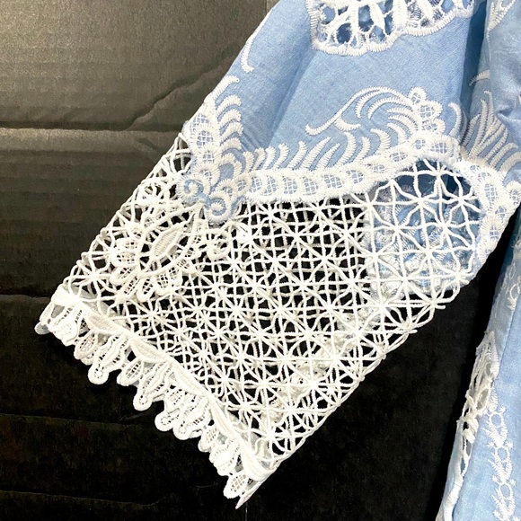 LUCY PARIS NWT STUNNING EMBROIDERED CUTOUT LIGHT BLUE & WHITE LINED TOP  SIZE S - Picture 3 of 15